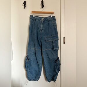 Frankie Shop baggy cargo jeans from with a ton of pockets. Size medium